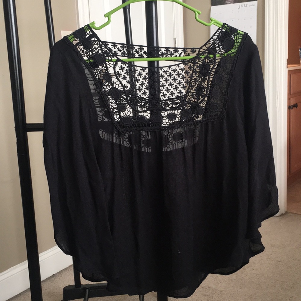 Flow-y lace black top